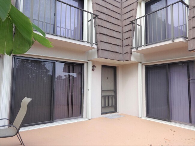 Building Photo - 2334 23rd Ct
