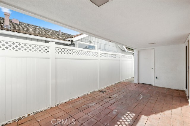 Building Photo - 121 Onyx Ave