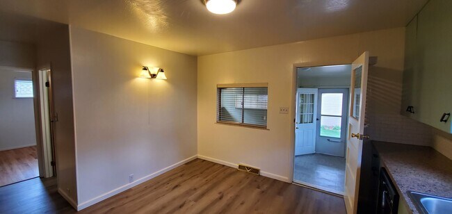 Building Photo - Charming 4-bedroom in Golden