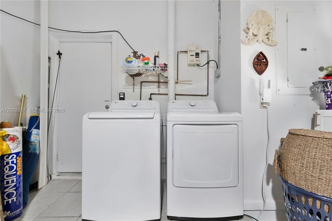 Building Photo - 3505 Torremolinos Ave