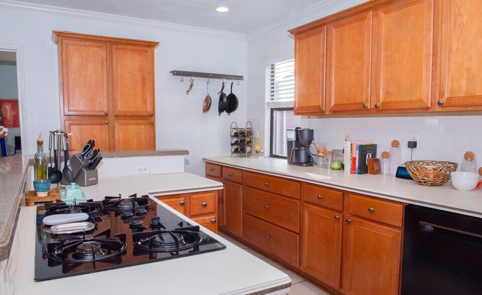 Building Photo - 870 Vera St SE