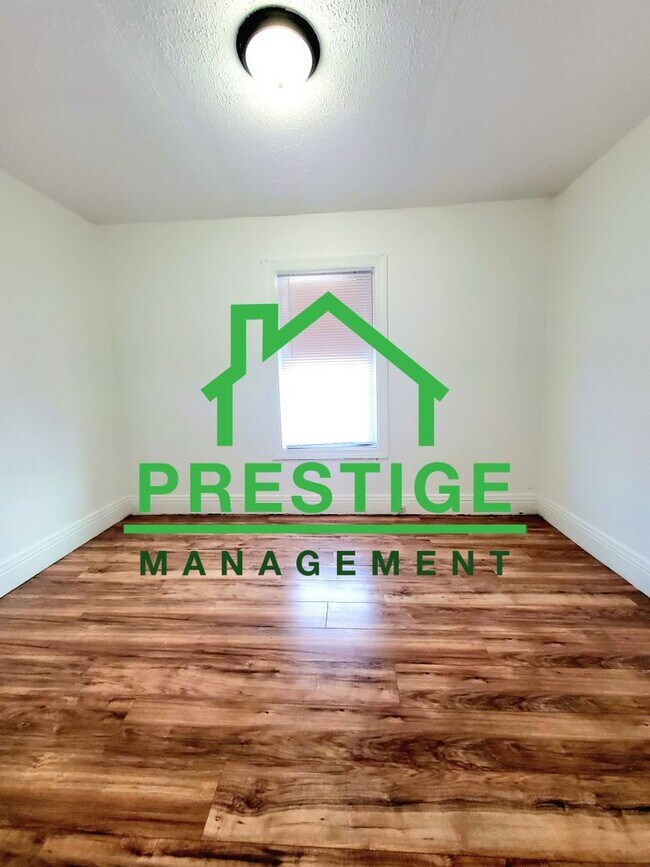 Building Photo - 2 Bed 1 Bath Home with basement & garage