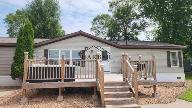 Building Photo - 23 Andreasen Dr