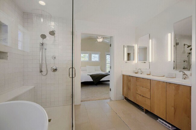 Building Photo - Gorgeous 4 Bedroom Home in NW Indian Peaks Neighborhood. Hardwood floors, Wine Closet and More