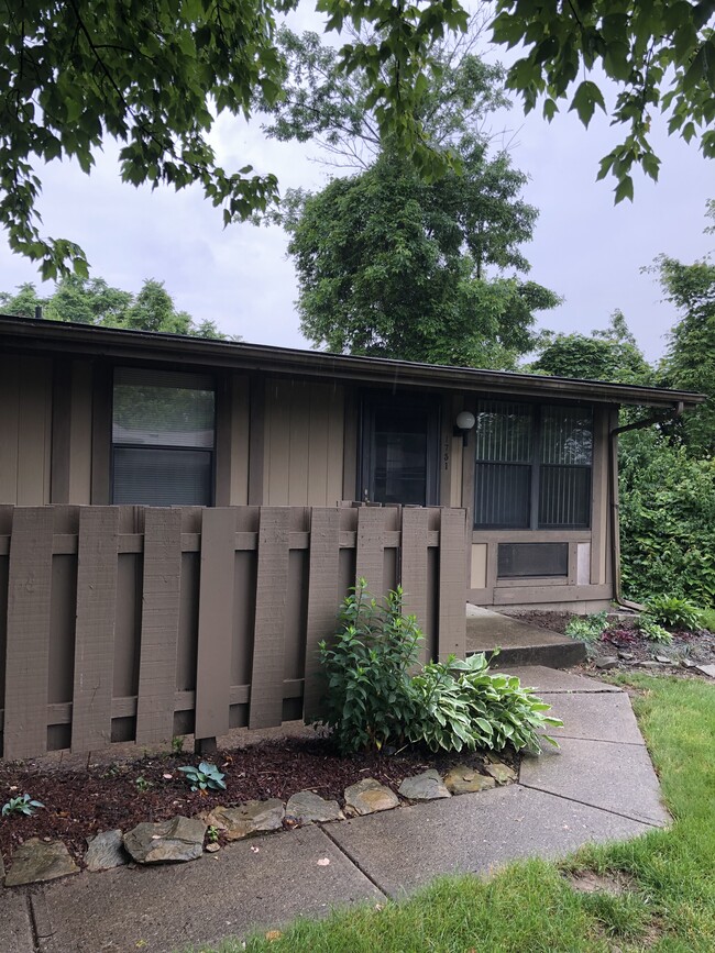 Building Photo - 1751 Sun Apple Way