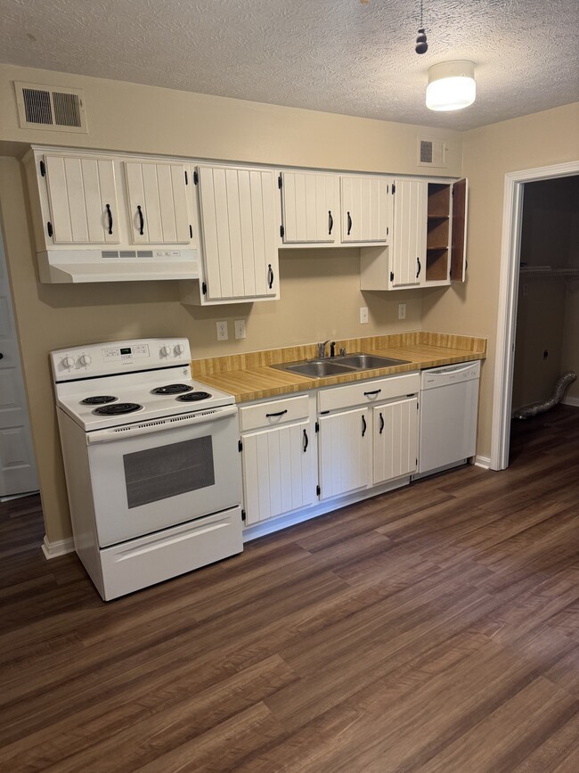 Building Photo - 6411 Bilsim Ln