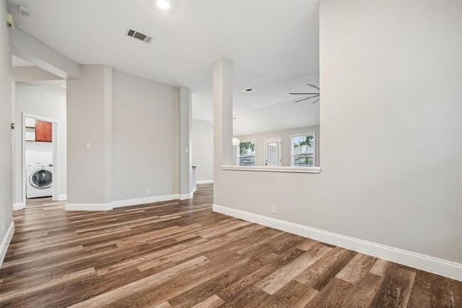 Building Photo - 16800 Bailey Jean Dr