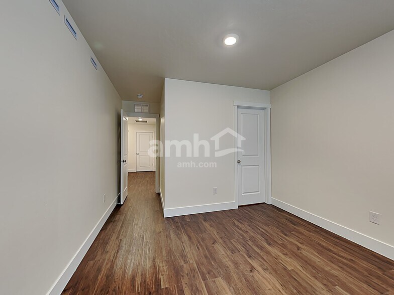 Building Photo - 6714 W Spriggel St