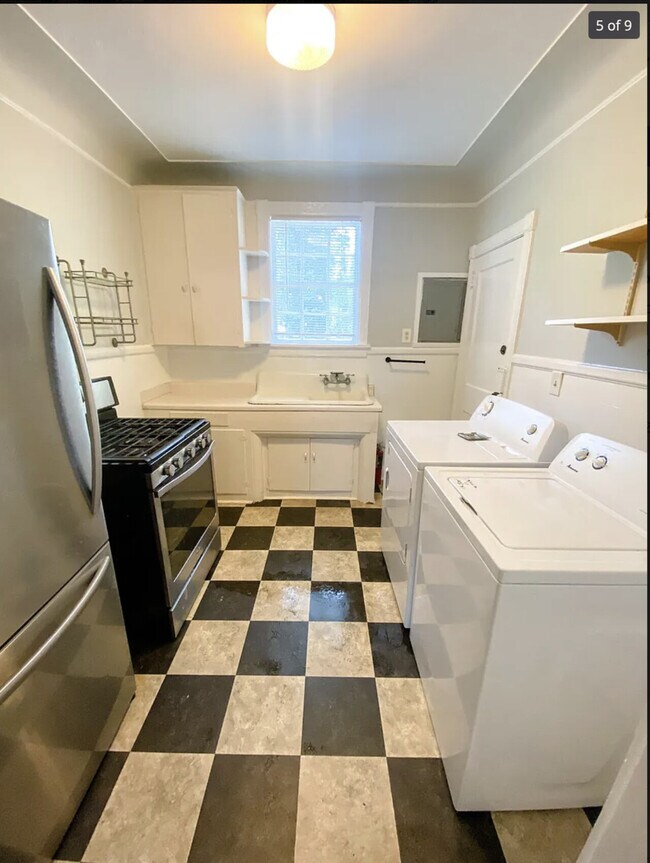 Building Photo - 115 E 55th St