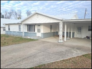 Building Photo - 1202 N Holly St