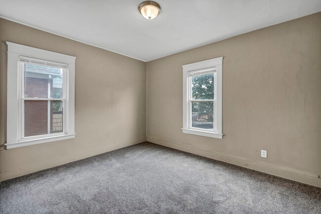 Building Photo - 4093 E 64th St