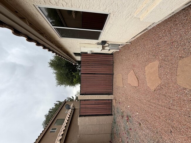 Building Photo - 902 S Surfside Dr