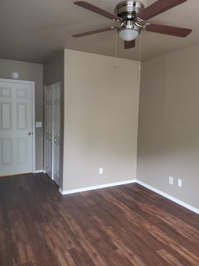 Building Photo - 3213 Center St NE