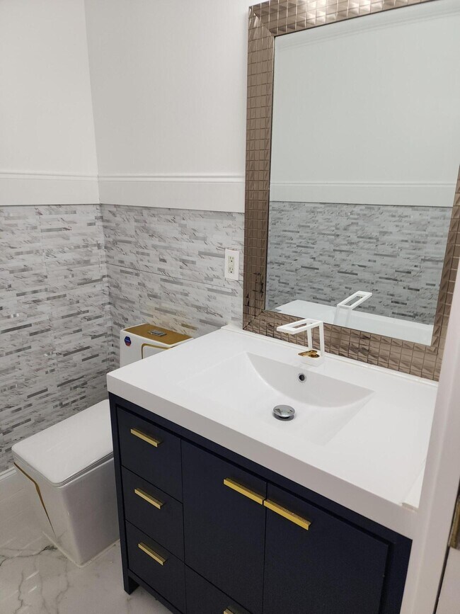 Building Photo - 5524 Boynton Gardens Dr