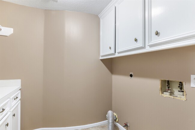 Building Photo - 16222 Rutley Cir
