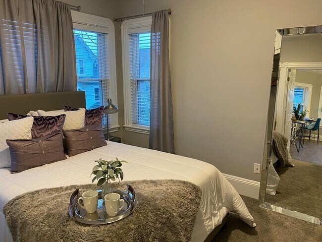 Building Photo - 9 Henry St