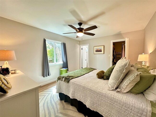 Building Photo - 2715 Alderwood Dr