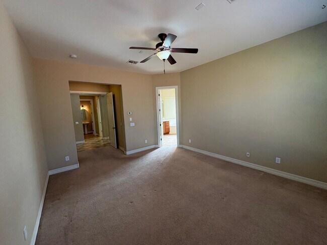 Building Photo - 15234 W Voltaire St