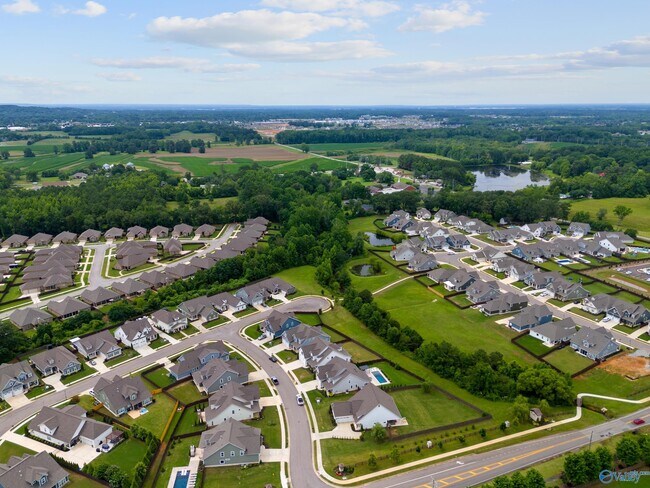 Building Photo - 6605 Waxwood Dr