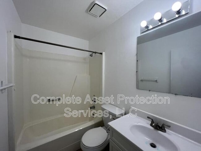 Building Photo - 2222 E Glendale Blvd