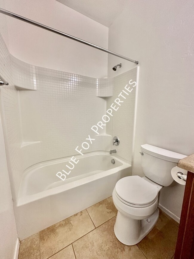 Building Photo - 12830 N Fox Hollow Dr