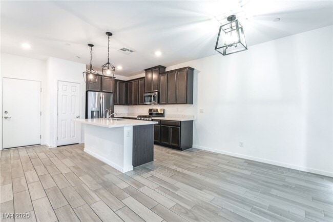 Building Photo - 5730 Sky Pointe Dr