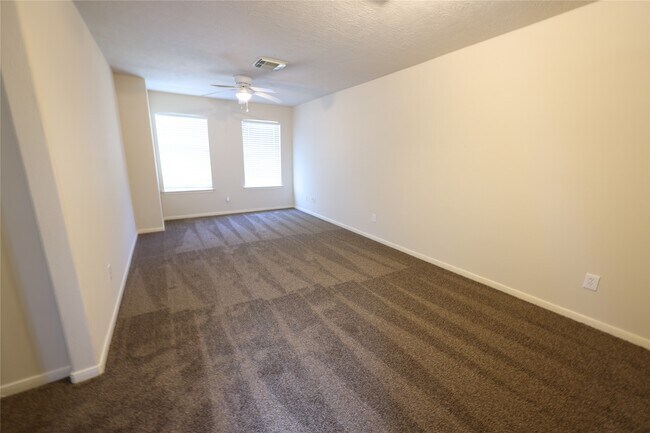 Building Photo - 1007 Harrisburg Ct