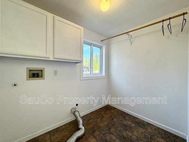 Building Photo - 992 S Palmetto St