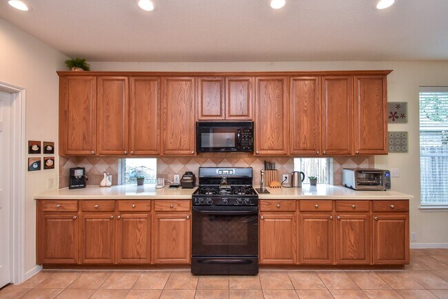 Building Photo - 1211 Deerbrook Dr