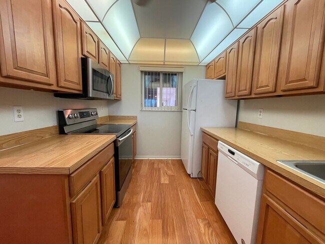 Building Photo - 2 BR 2 Bath Condo in Reflections on the Ri...