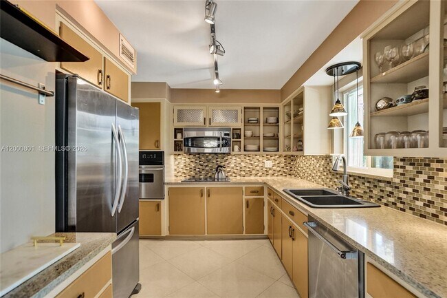 Building Photo - 417 NE 29th St