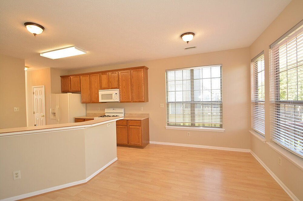 Building Photo - 10299 Lakeland Dr