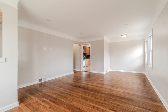 Building Photo - Charming 3-Bed, 2-Bath Brick Ranch in Saint Clair Shores – Move-In Ready!