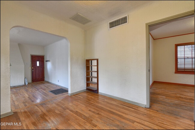 Building Photo - 1100 Kelly Way