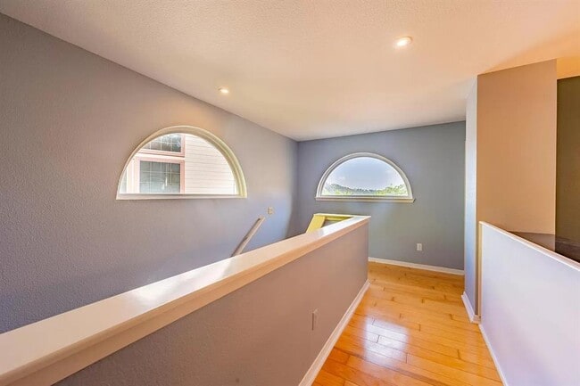 Building Photo - 6616 Mesa Hollow Dr