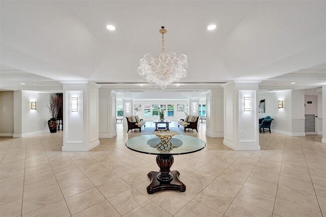 Building Photo - 3200 Port Royale Dr N