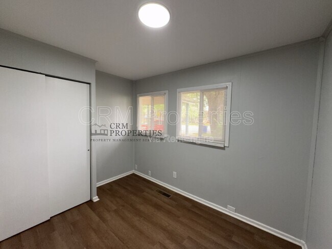 Building Photo - 5204 Arrowhead Blvd