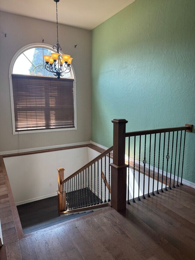 Building Photo - 5 Bedroom | 3 Bathroom | 3 Car Garage | Wa...
