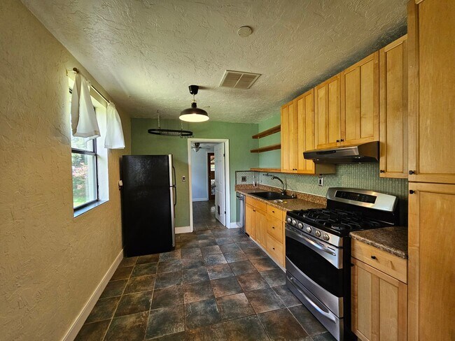 Building Photo - 2 Bedroom/2 Bath home near Duck Pond and Citizens Field