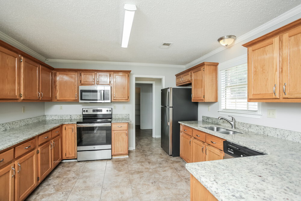 Building Photo - 4498 Whispering Bend Dr