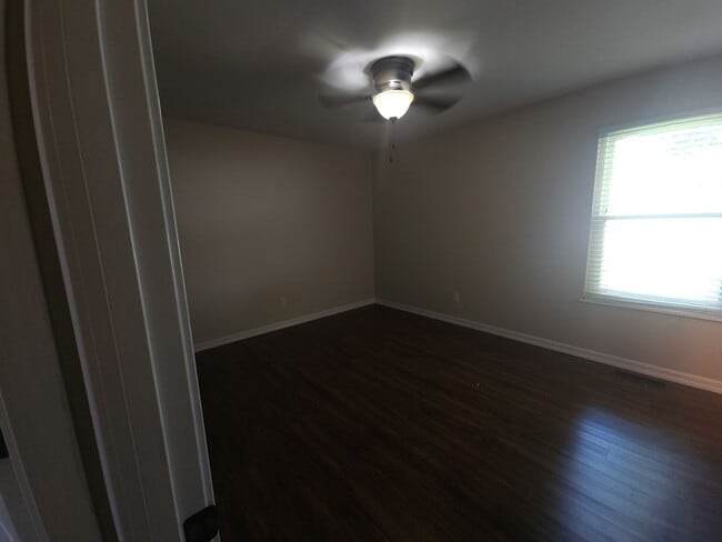 Building Photo - 3 bedroom 3 bathroom house with lots of extras