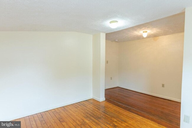 Building Photo - 32 Patrick Henry Way