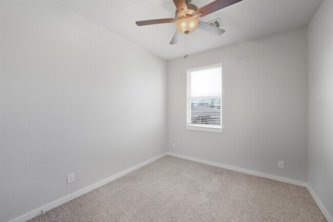 Building Photo - 25172 Pacific Wren Dr