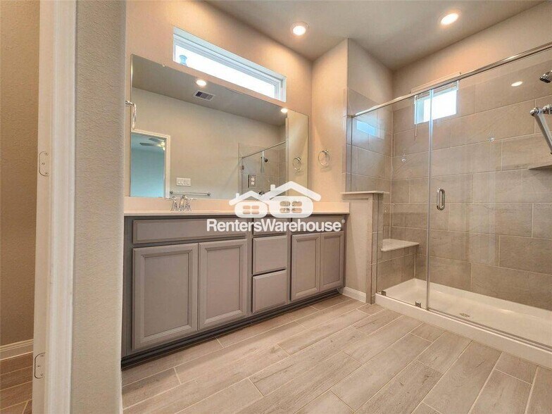 Building Photo - 1513 Lakeline Oak Dr