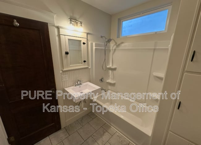 Building Photo - 939 SW Jewell Ave