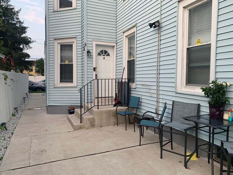 Building Photo - 537 Schiller Ave