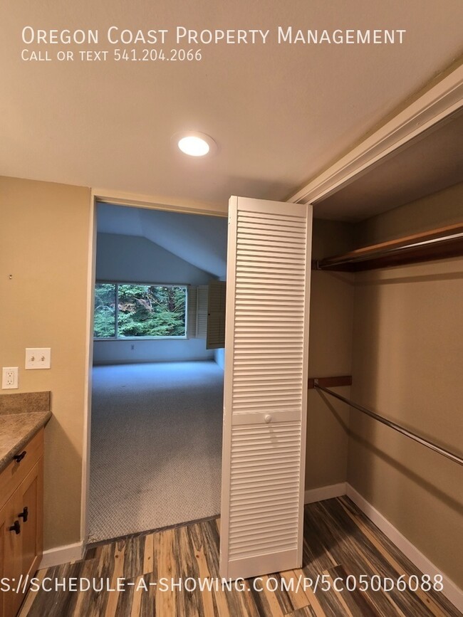 Building Photo - 600 Island Dr