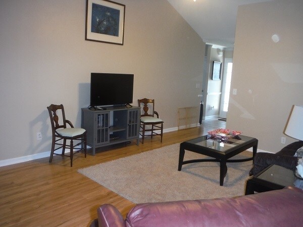 Building Photo - 182 Seville Dr