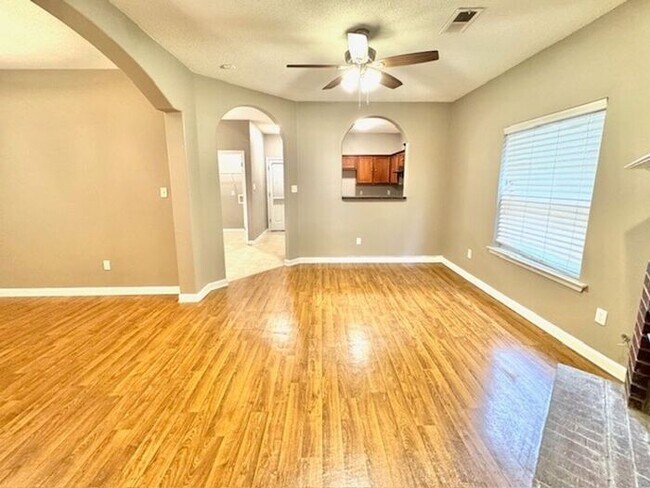 Building Photo - Now Leasing a 4-bedroom 2.5 bath home in Cordova off of Macon and Houston Levee