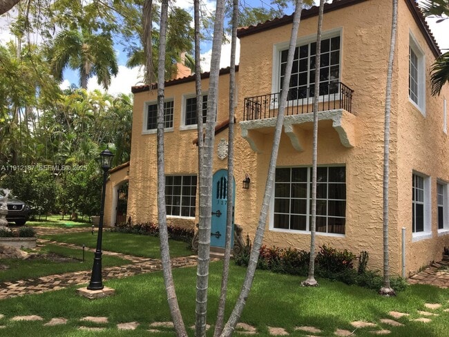 Building Photo - 327 Menores Ave